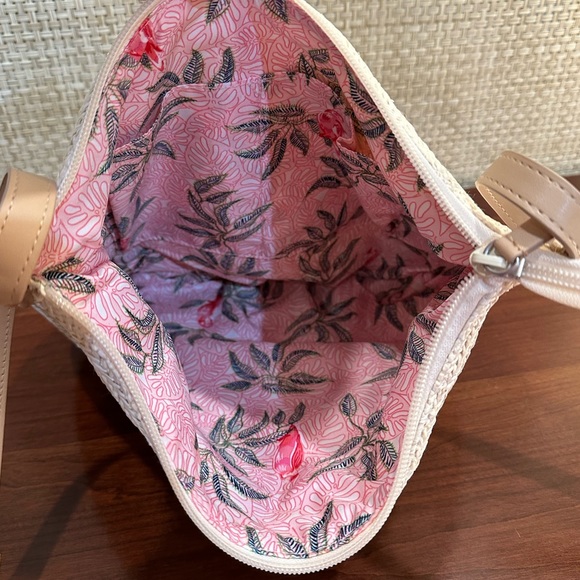 🌟HP🌟NWOT Vera Bradley Embroidered Pink Cockatoo Raffia Straw Slim Crossbody - Picture 7 of 13